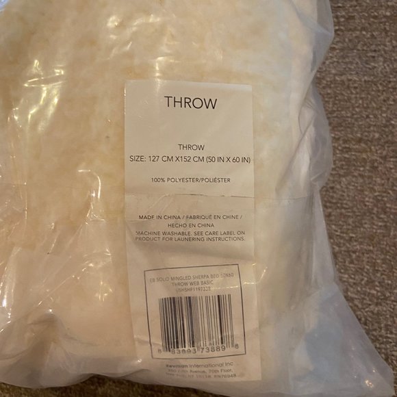 NWT Eddie Bauer Ivory Sherpa Throw - Picture 4 of 5